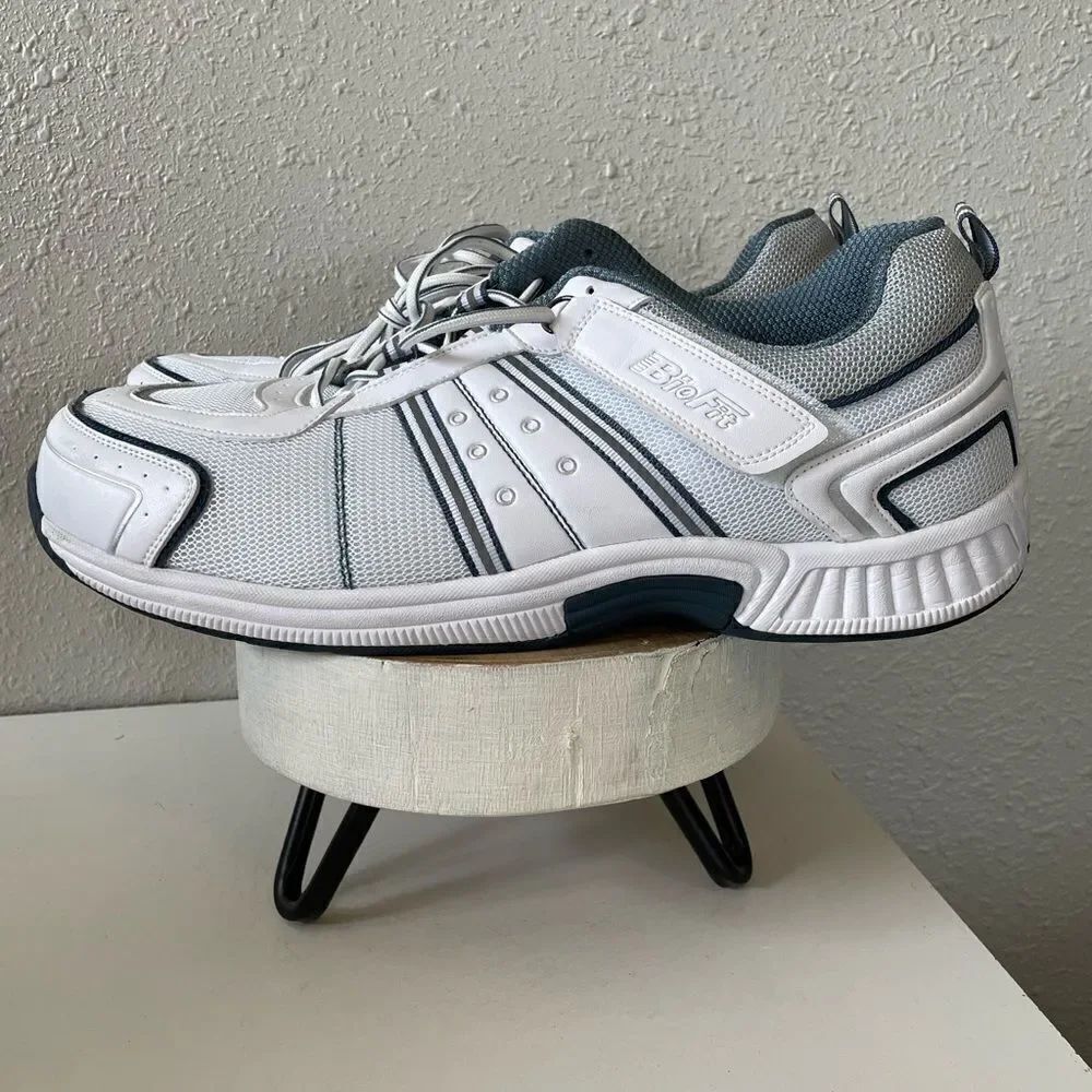 NWOT Biofit Leather Sneakers Size 14 Wide